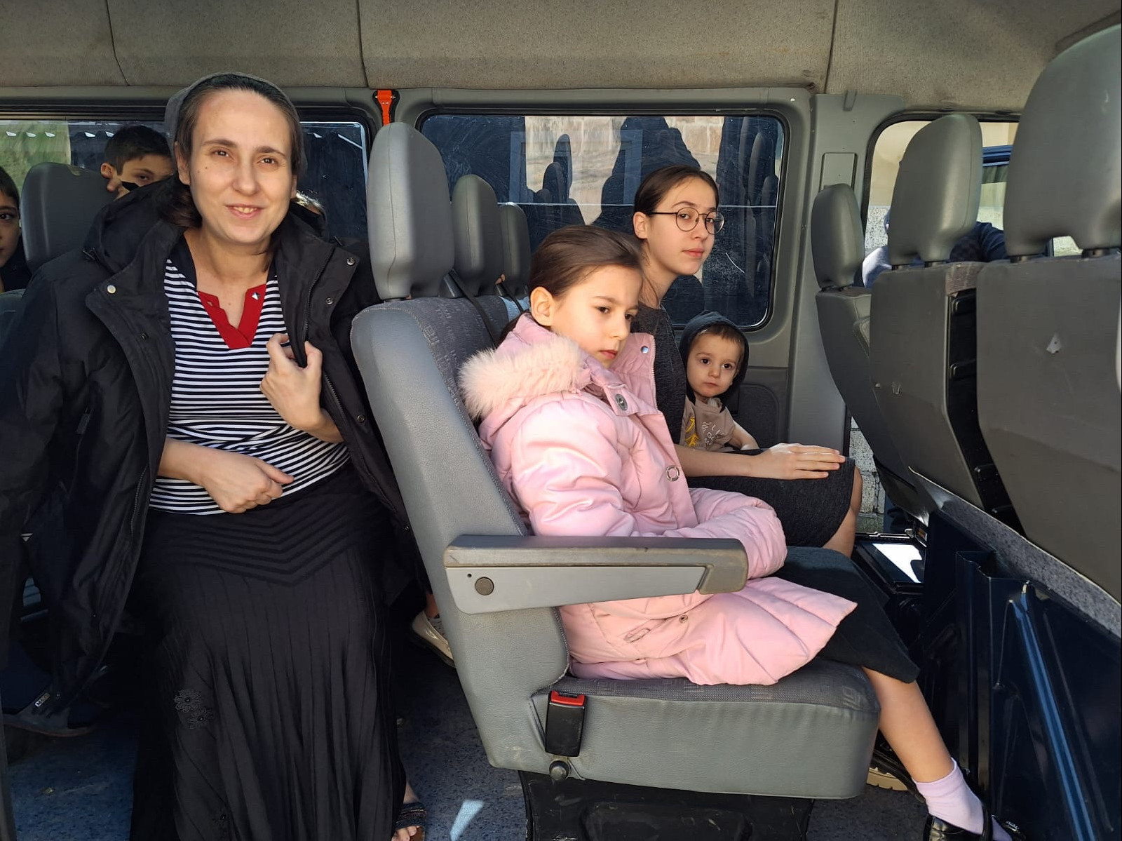 В рамках мероприятий приуроченных к проведению Года семьи, работники соцзащиты Минтруда Дагестана в Дербенте, посетили многодетную семью Замира и Бурлият Меджидовых