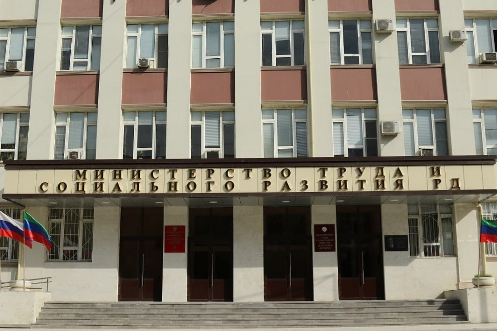 Минтруда Дагестана напоминает многодетным семьям о порядке и условиях присвоения Ордена «Родительская слава» и медали ордена «Родительская слава».