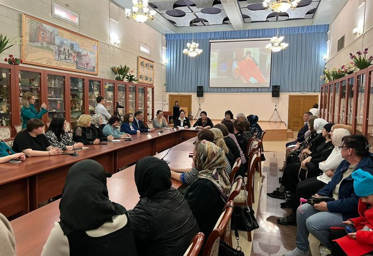 Встреча председателя Союза женщин Дагестана Интизар Мамутаевой с родными мобилизованных и добровольцев из Кизляра и Кизлярского района