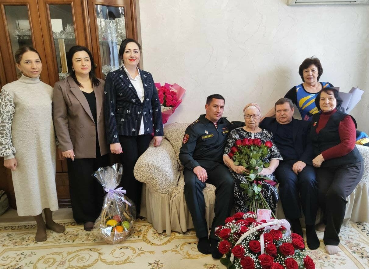 В Кизляре свой 100-летний юбилей отметила ветеран ВОВ Никитина Вера Николаевна.