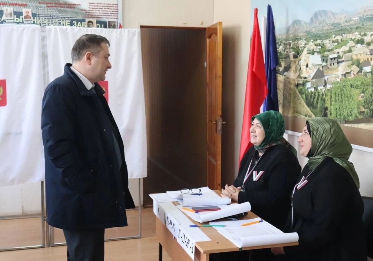 Мурад Казиев принял участие в голосовании на выборах Президента России