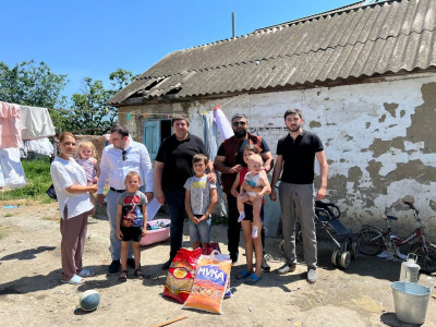 Отдельные малообеспеченные многодетные семьи получили подарки к празднику.