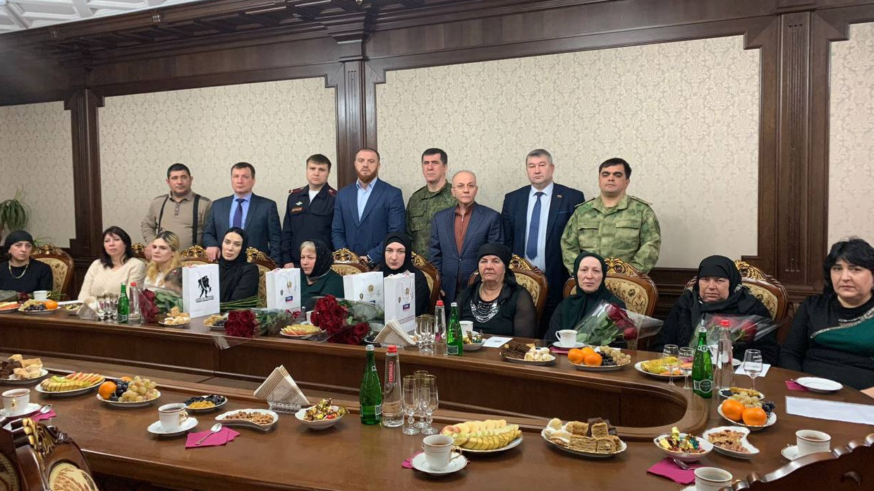 «Слава матери защитника Отечества!»