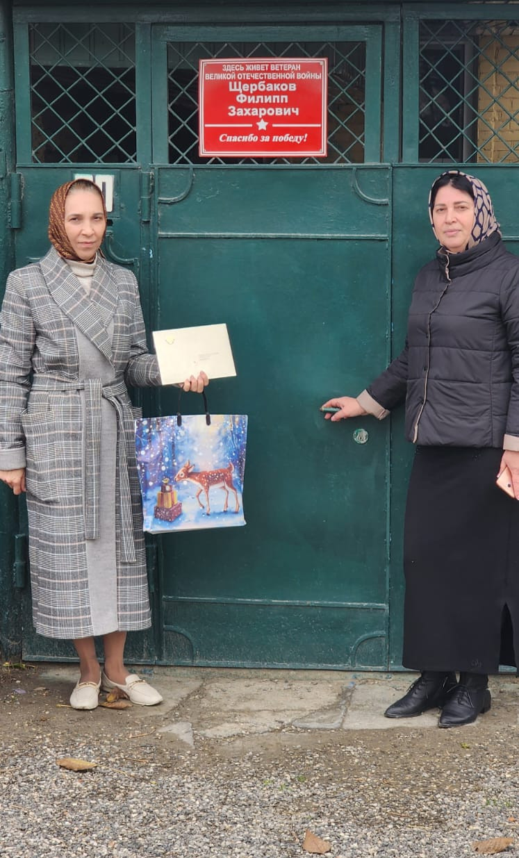 Ветерана поздравили с днем рождения.