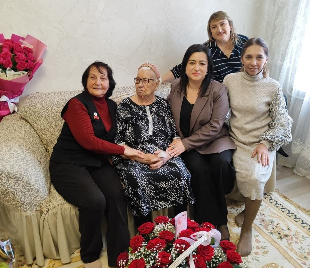 В Кизляре свой 100-летний юбилей отметила ветеран ВОВ Никитина Вера Николаевна.