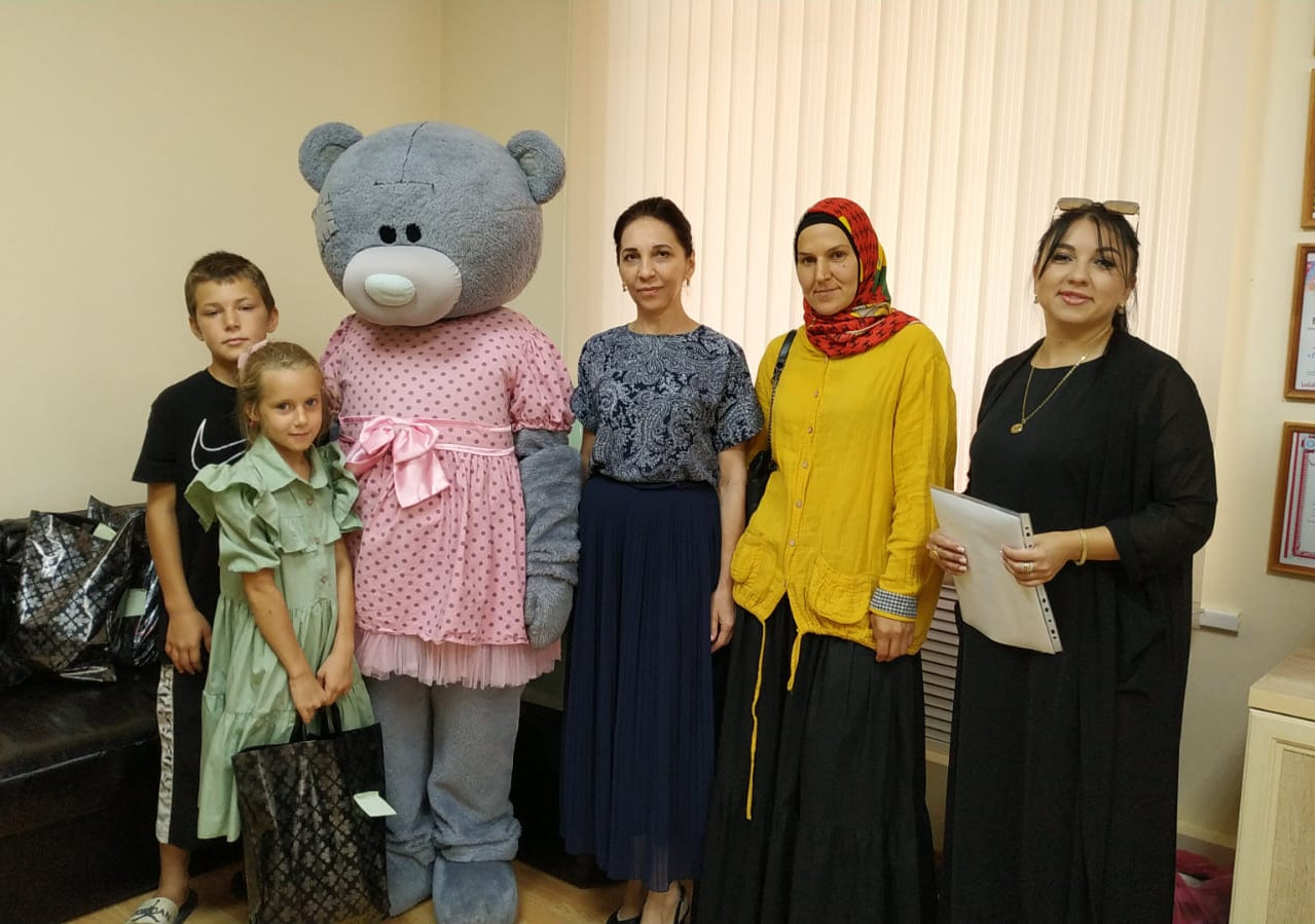 В рамках акции "Собери ребенка в школу" сегодня в стенах комплексного центра социальной защиты города Кизляра прошло мероприятие