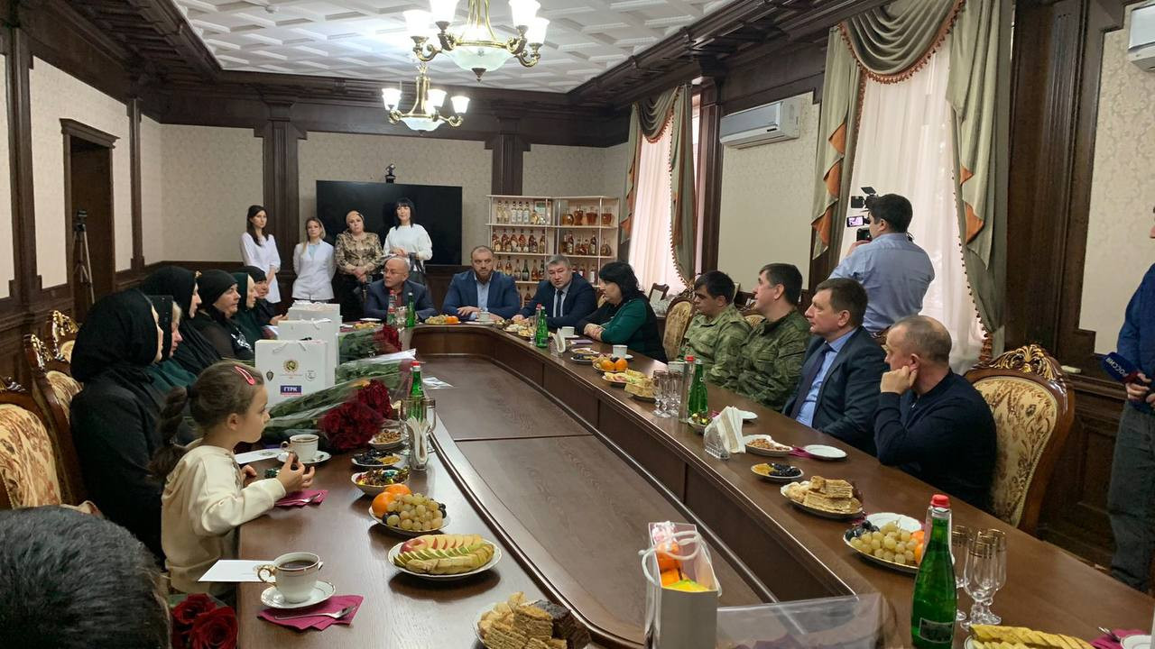 «Слава матери защитника Отечества!»