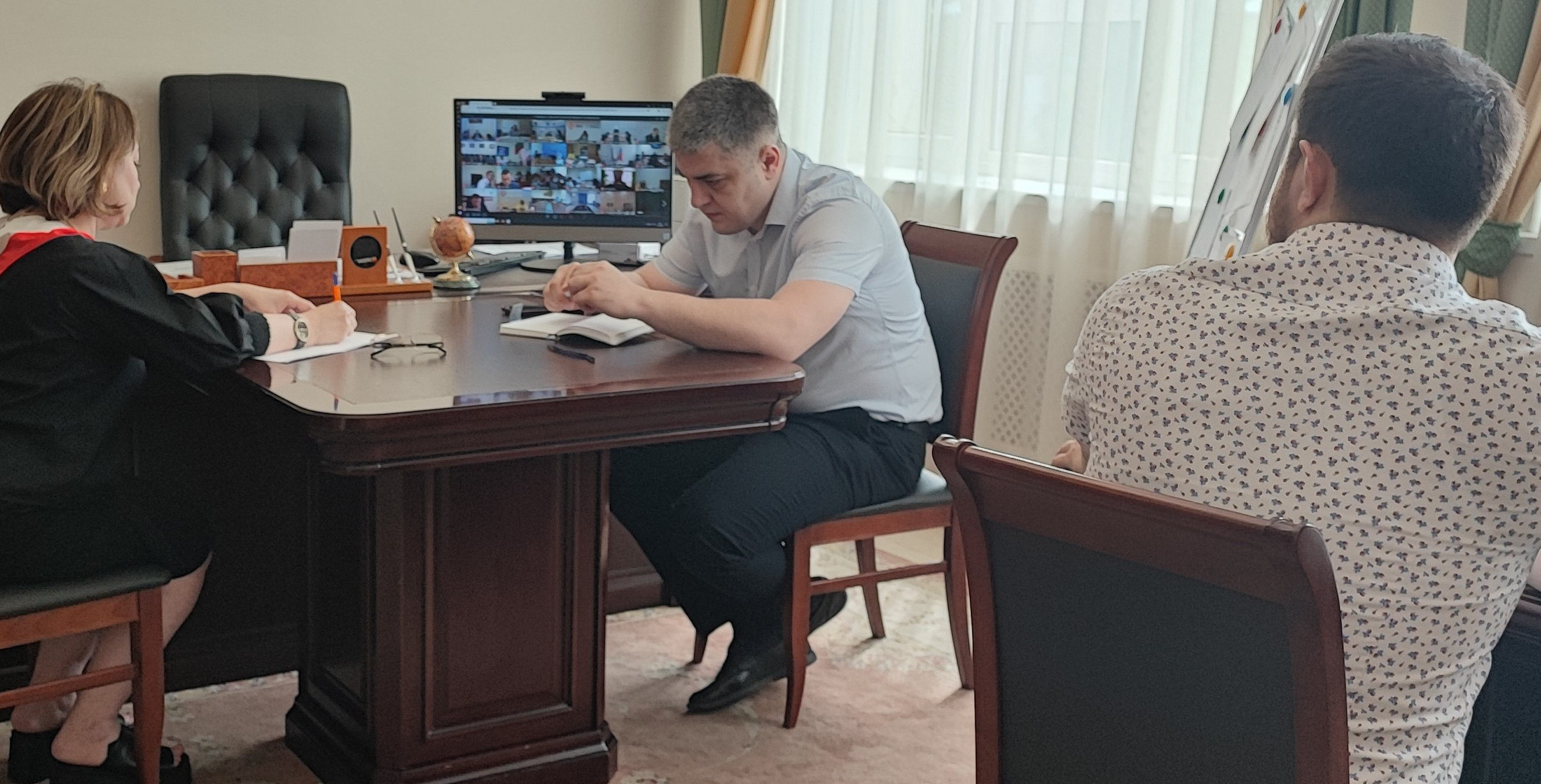 Работники Минтруда РД под руководством Магомедзагида Кихасурова в режиме ВКС приняли участие в совещании Минтруда России по Всероссийской ярмарке трудоустройства